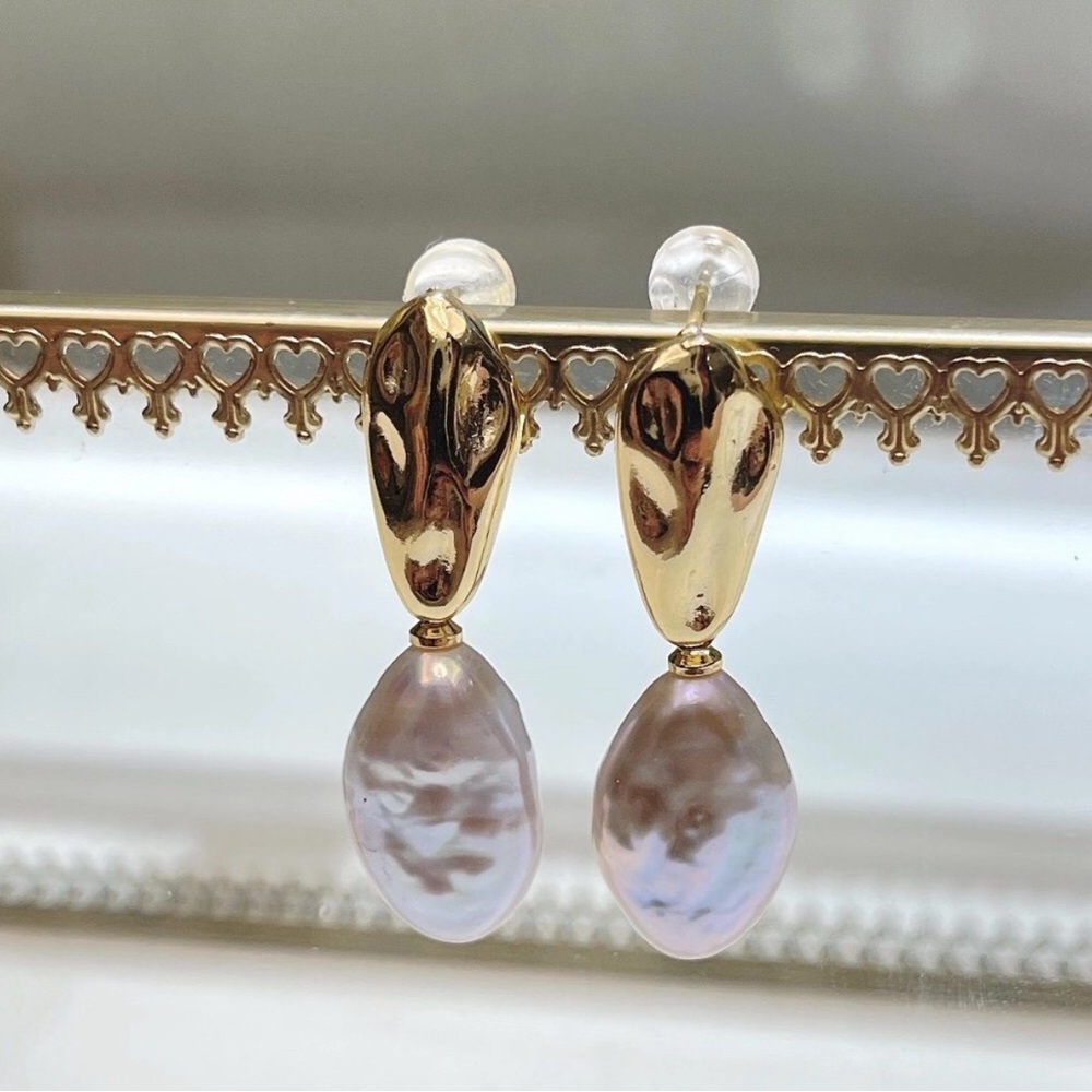 Elegant Gold and Pearl Drop Earrings